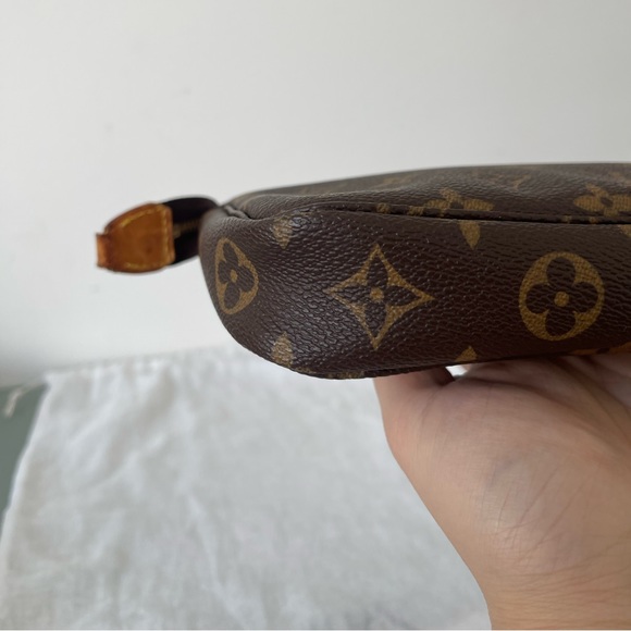 LOUIS VUITTON VINTAGE MONOGRAM POCHETTE ACCESSOIRES - Picture 6 of 12